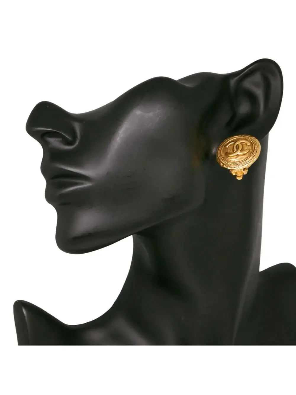 CHANEL elevate your